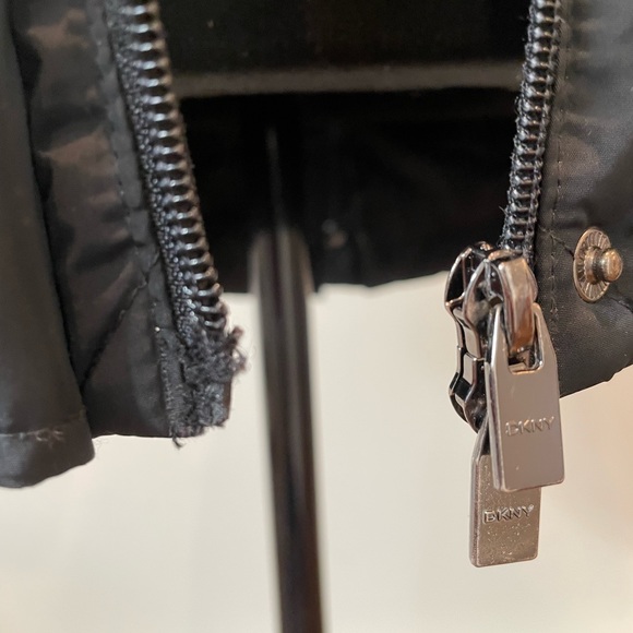 Children’s DKNY winter jacket size 6X. - Picture 6 of 6